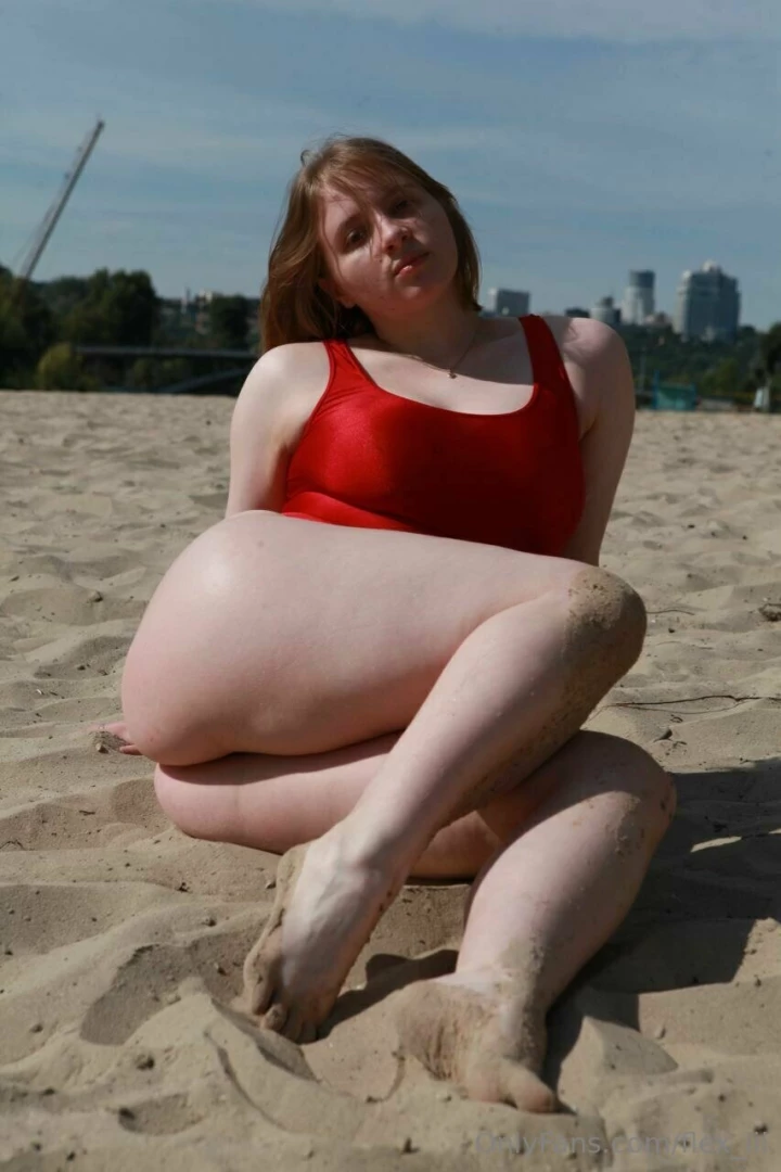 I need your help to hold my boobs 