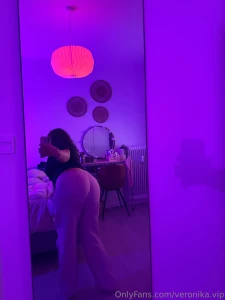 Akward poses but ass looks fat