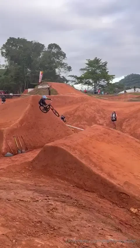 2nd at cairns whip off second ride on this bike and ohhhh shit it 