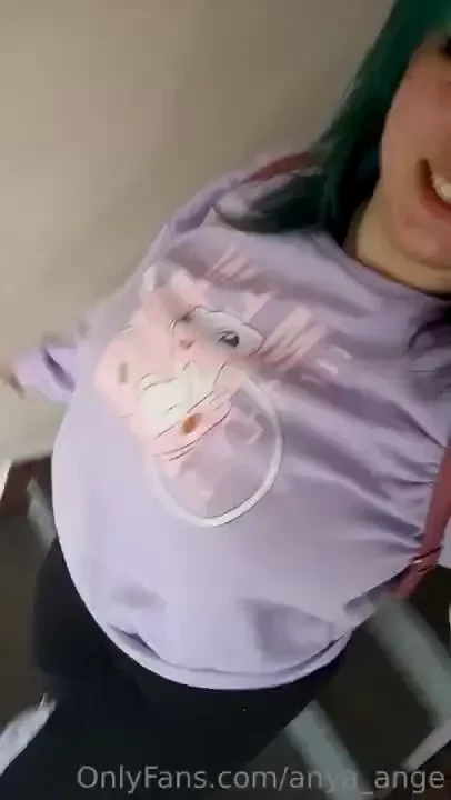 Beware my bouncing tits in the stairs xd 