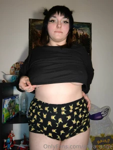 Some underboob juste for your eyes part 1