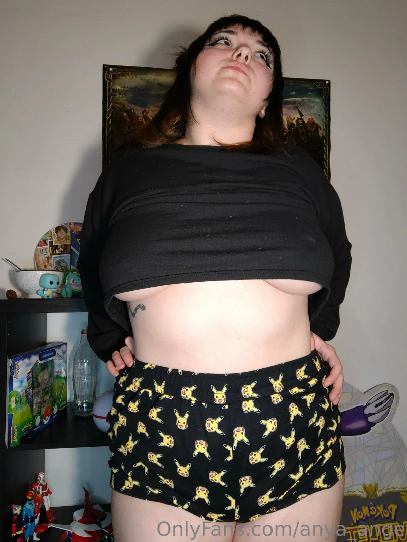 Some underboob juste for your eyes part 3 