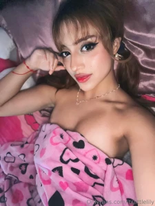 Getting ready for bed but ughh i need cuddles first no im not sleeping