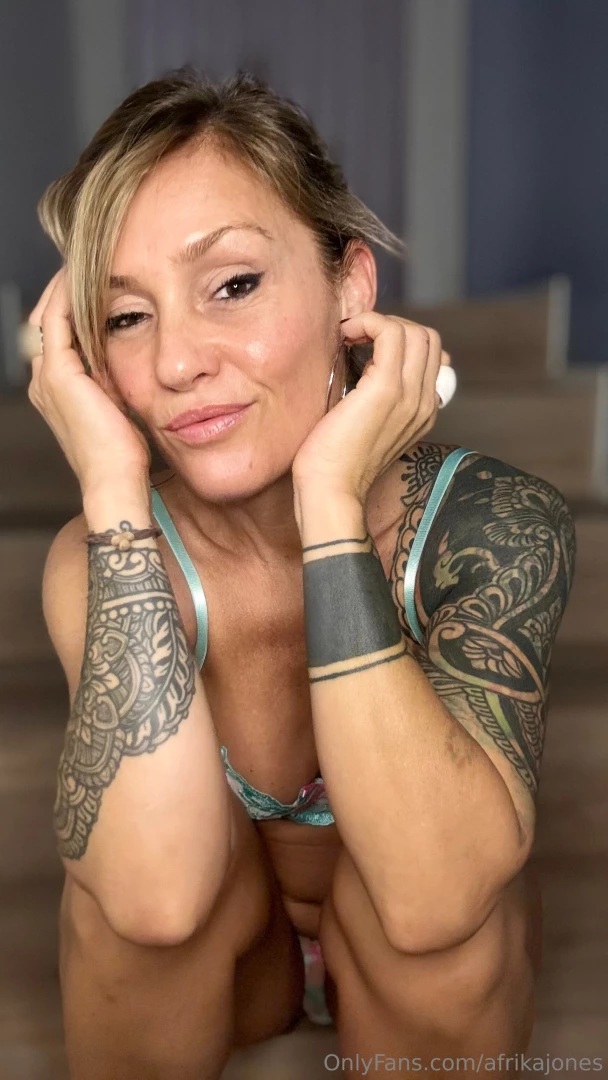 Do you like your milf sweet or spicy because i can be both 