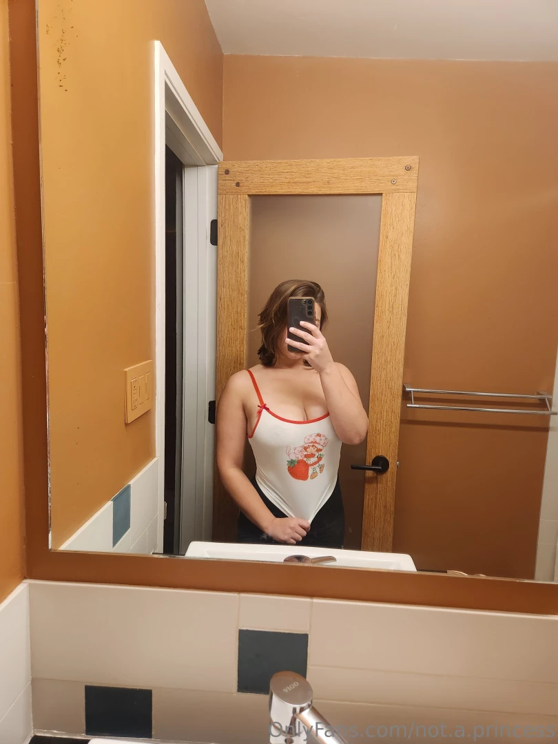 Swipe to see more cleavage part 2 