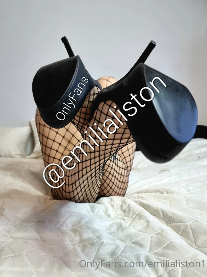 emilialiston1 - Foot fetish do you like beloved women in high heels see me in bed in 