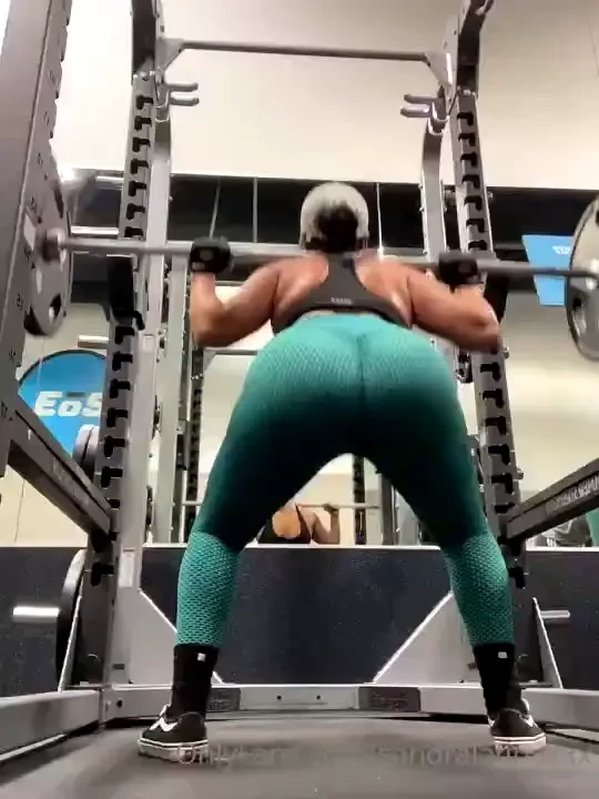 Time to squat wouldn t you love to worship me at the gym goddess 