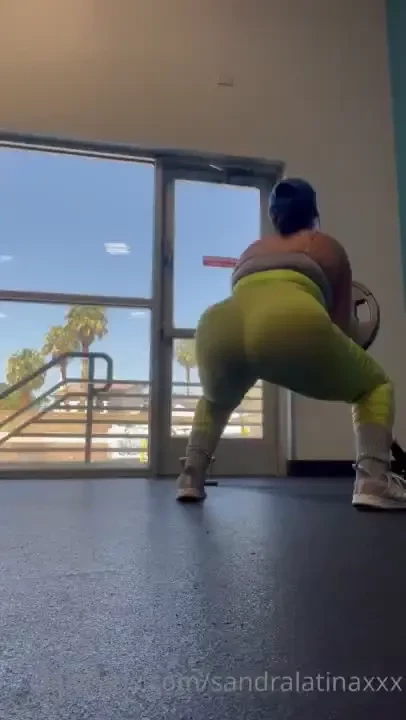 sandralatinaxxx - Another day getting sweaty at the gym vamos 