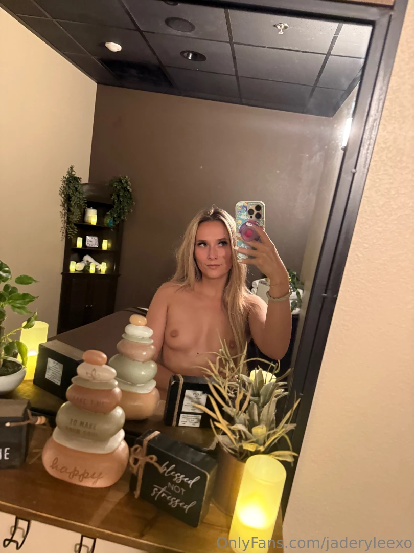 Had to take a nude for you before my massage i hope you have a 