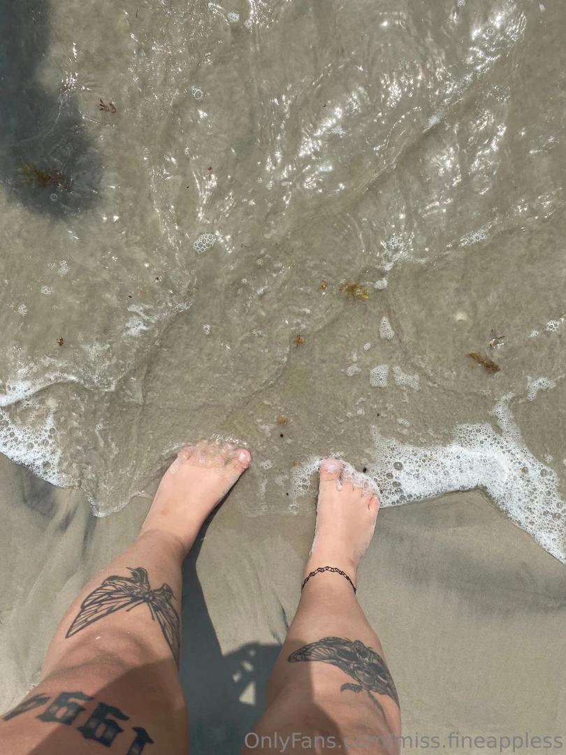 A little photo dump from my beach trip i forgot to sunblock when we part 4 