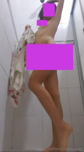 Mi primer video de squirt en la ducha mientras me masturbo si no lo