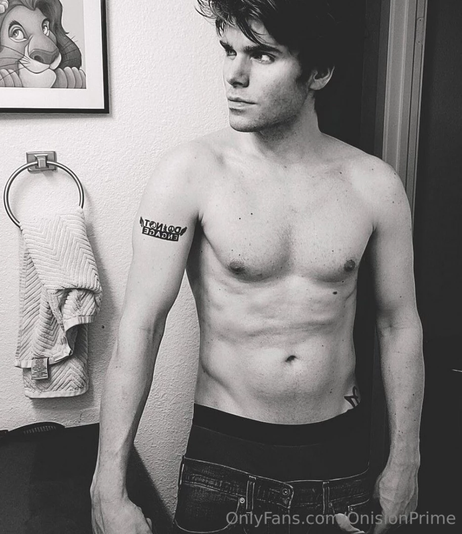 For access to my boring quiet discord tip any post of mine at least 5 