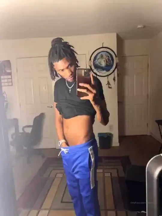 Baby i love the way you look at me when you put that wet ass pussy on 
