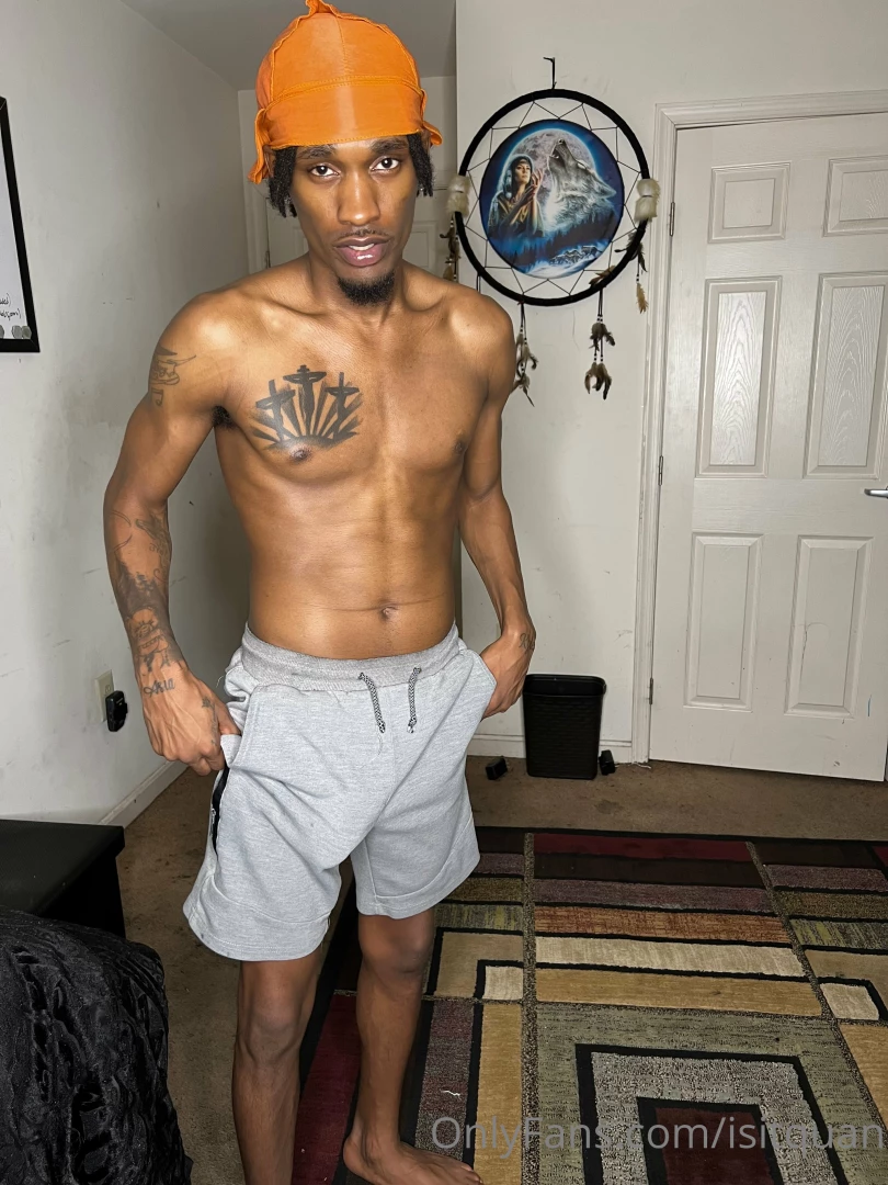 I had too much fun taking this mini photoshoot for you i promise it s part 1 