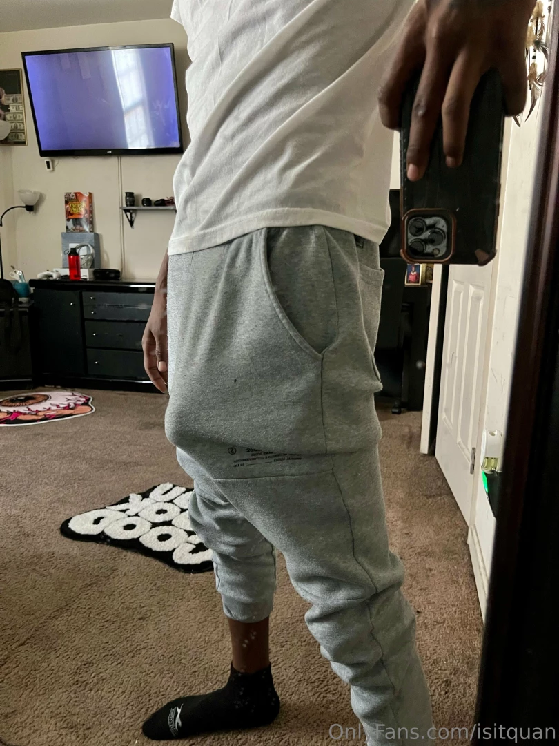 Pull my shit down and show me what that fucking mouth do 
