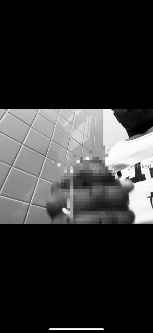 Who wants this dump of videos unblurred of my military homie the more 