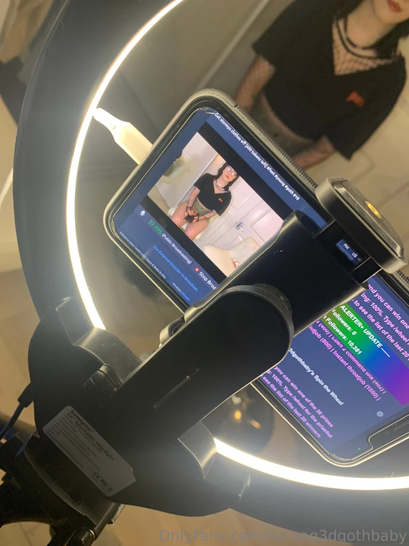 Liveeee againnn chaturbate com damag3dgothbaby 