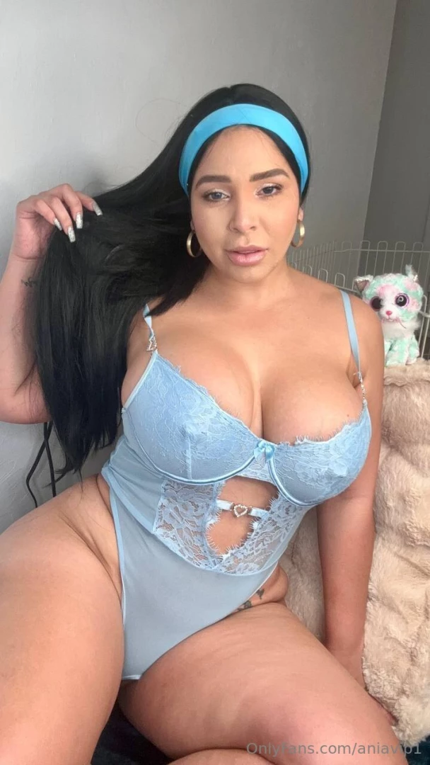 How does the light blue color look on me what do you think baby i m a 