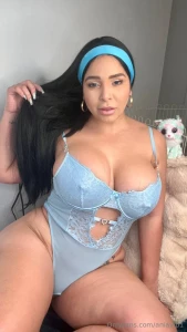 How does the light blue color look on me what do you think baby i m a