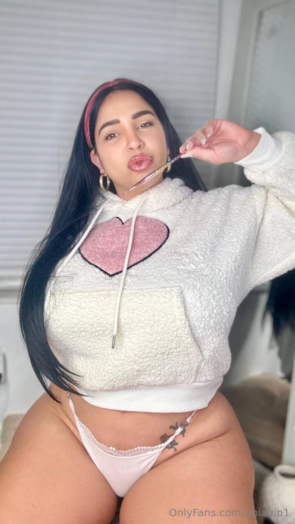 I have huge tits under the diver 