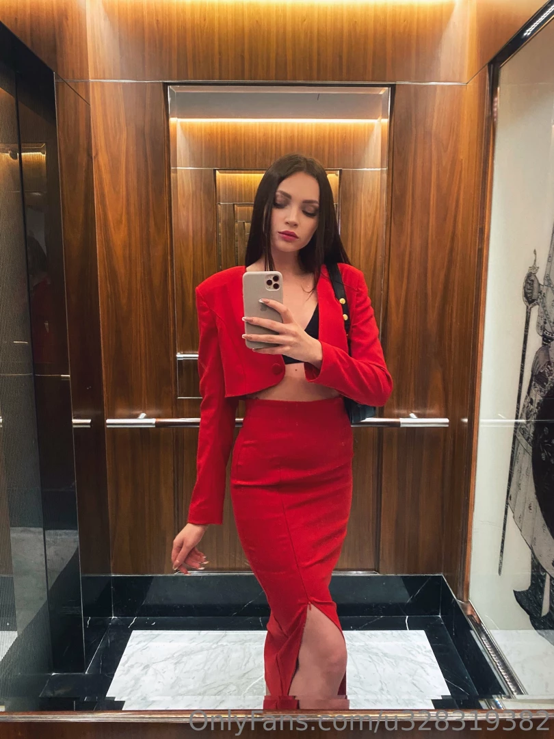 Tell me how you would rip these beautiful clothes off me 