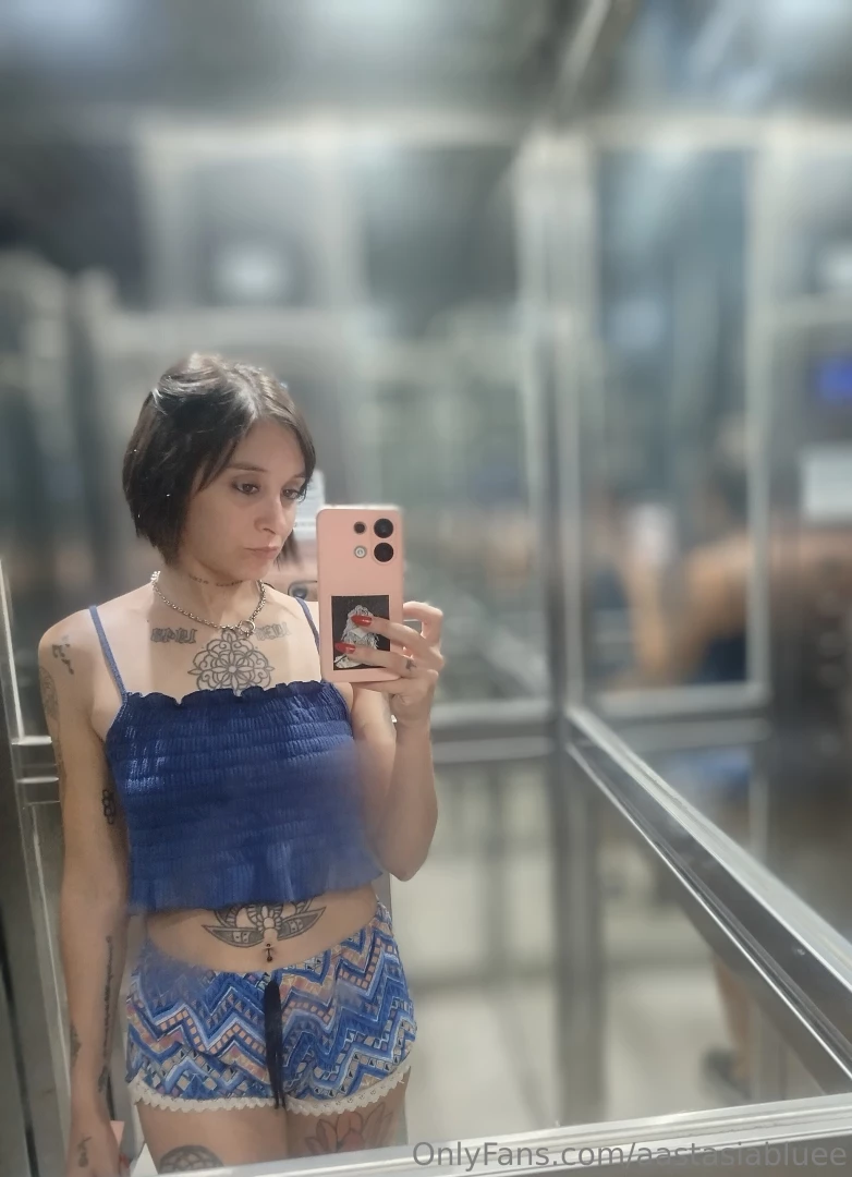 I want a gentleman who pampers and deserves my attention 