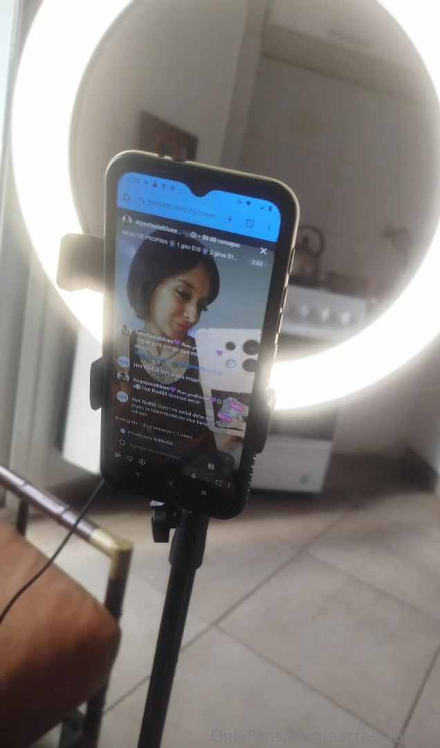 I m giving a valentine s day gift to the best fan on my live today i m 