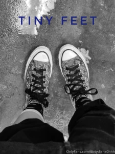 Who d be interested in some feet things i wear a size 7 shoe and work