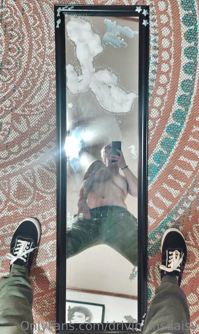 I think my mirror got the best dumb bitch view while i was cleaning it 