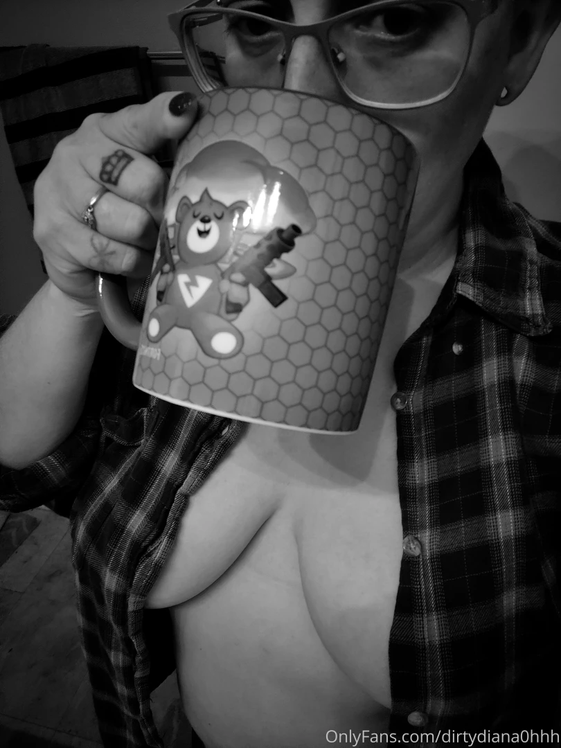 What else there to do at almost midnight besides drink tea and dye my 