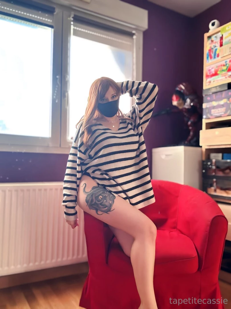 Vous arrivez reconnaitre la figurine derri re moi tapetitecassie 