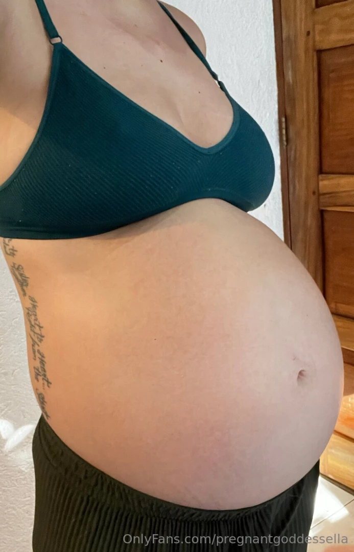 My sunday bump is looking pretty big don t you think i m on my way to 