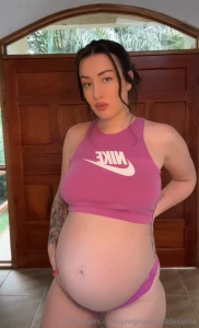 22 weeks amp looking thickkkk swipe for preggo titties