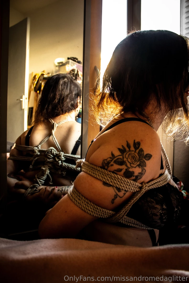 Missandromedaglitter part 1025354 