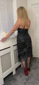 Good evening fans sometimes i wear clothes and fancy dresses when i go
