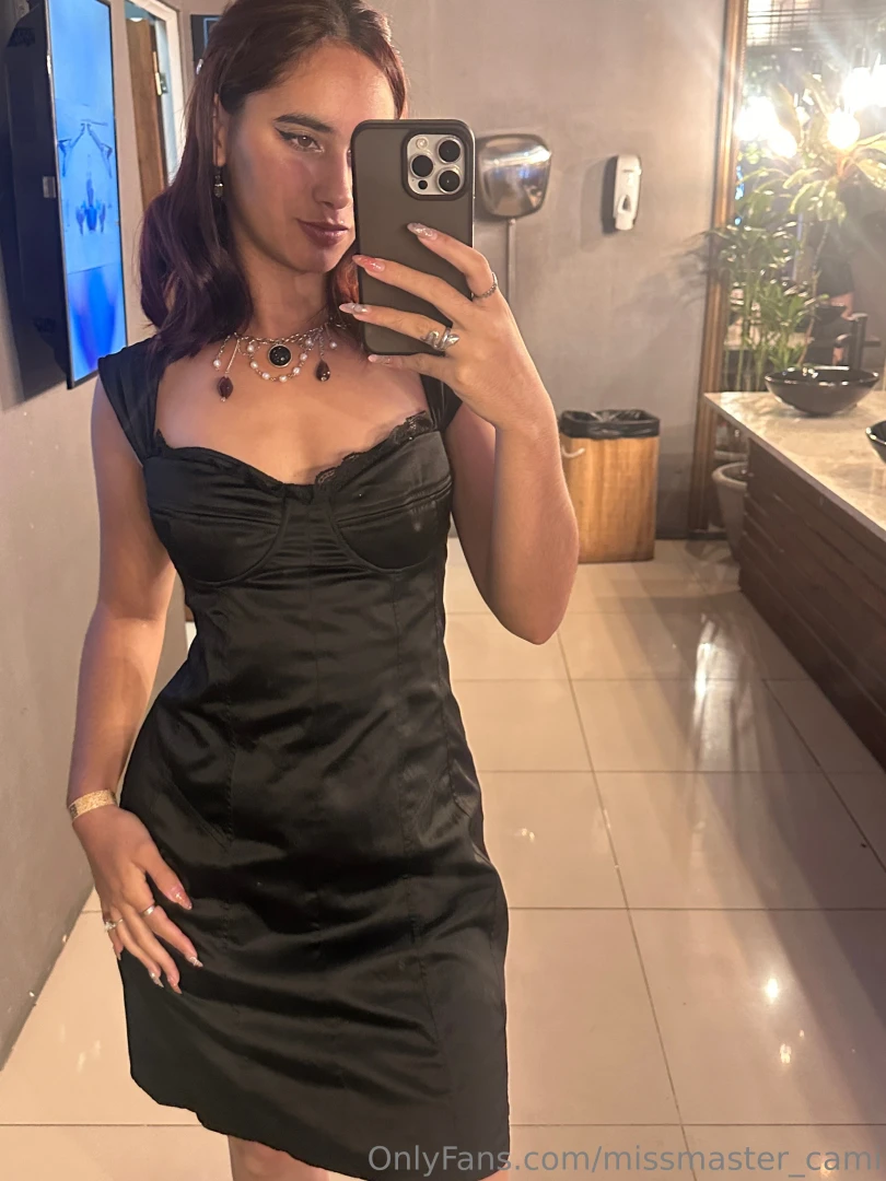 How sexy i look in the party on sunday 