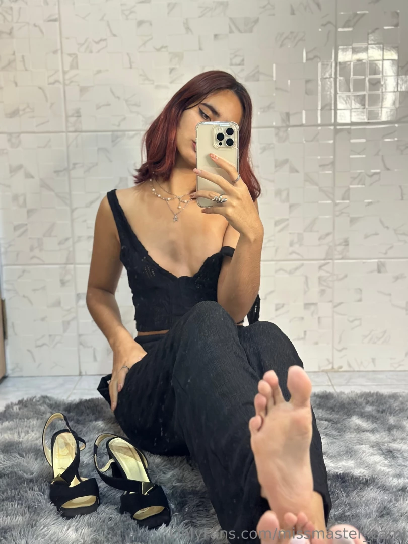 In this time i need an obedient foot toy 