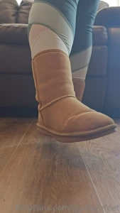 lilysbarefeet - Barefoot in uggboots joi i ve been out all day shopping and it s 