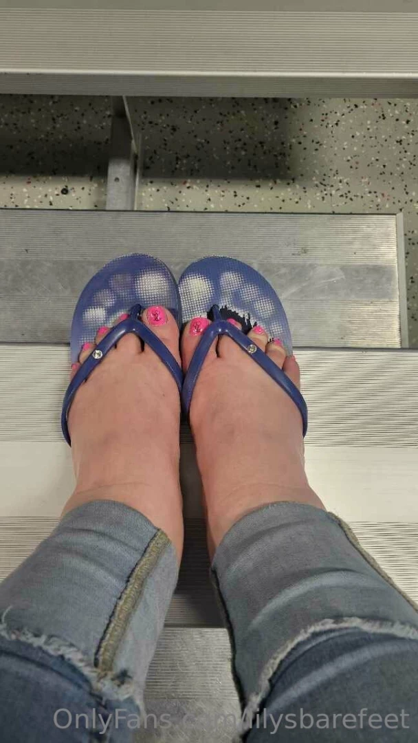 Watching hockey in the stands would u get distracted by these feet part 6 