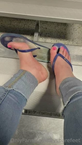 Watching hockey in the stands would u get distracted by these feet part 2