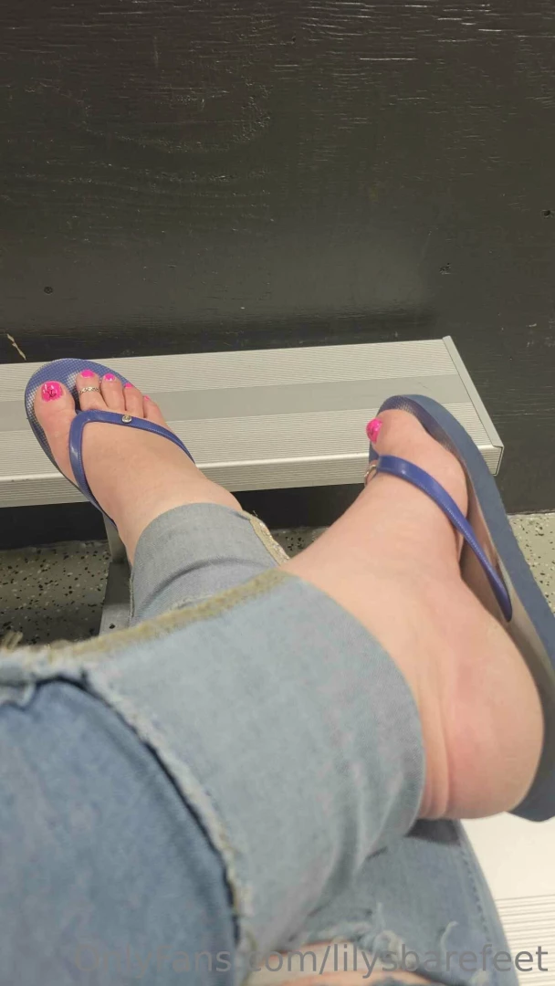 Watching hockey in the stands would u get distracted by these feet part 9 