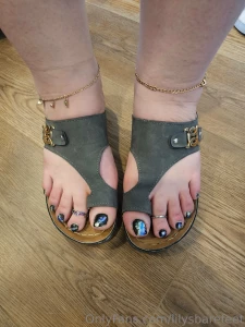 Comic con feet