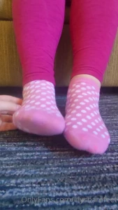 lilysbarefeet - Weird first date lying on the floor playing with my feet instead of 