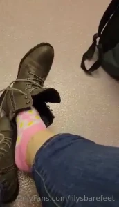 lilysbarefeet - 22 videos of shoe and sock removal at work collection i like to make part 5 