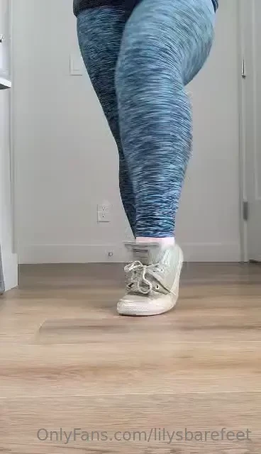 Shoes with no socks joi 6 mins 
