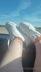 Distracting feet on the dash joi