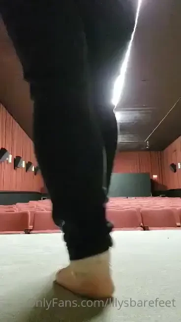 Little teaser from embarrassing barefoot on stage roleplay i made 