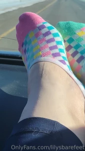 Pretty feet on the drive part 1