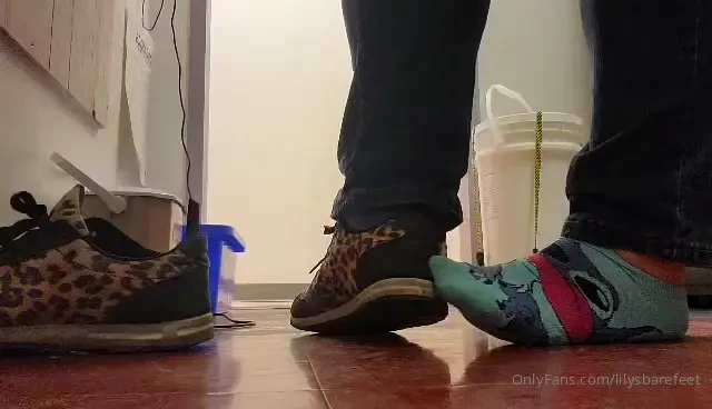 Foot tease at work 