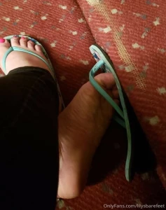 Just admiring my pretty feet while at work sellingcontent feet